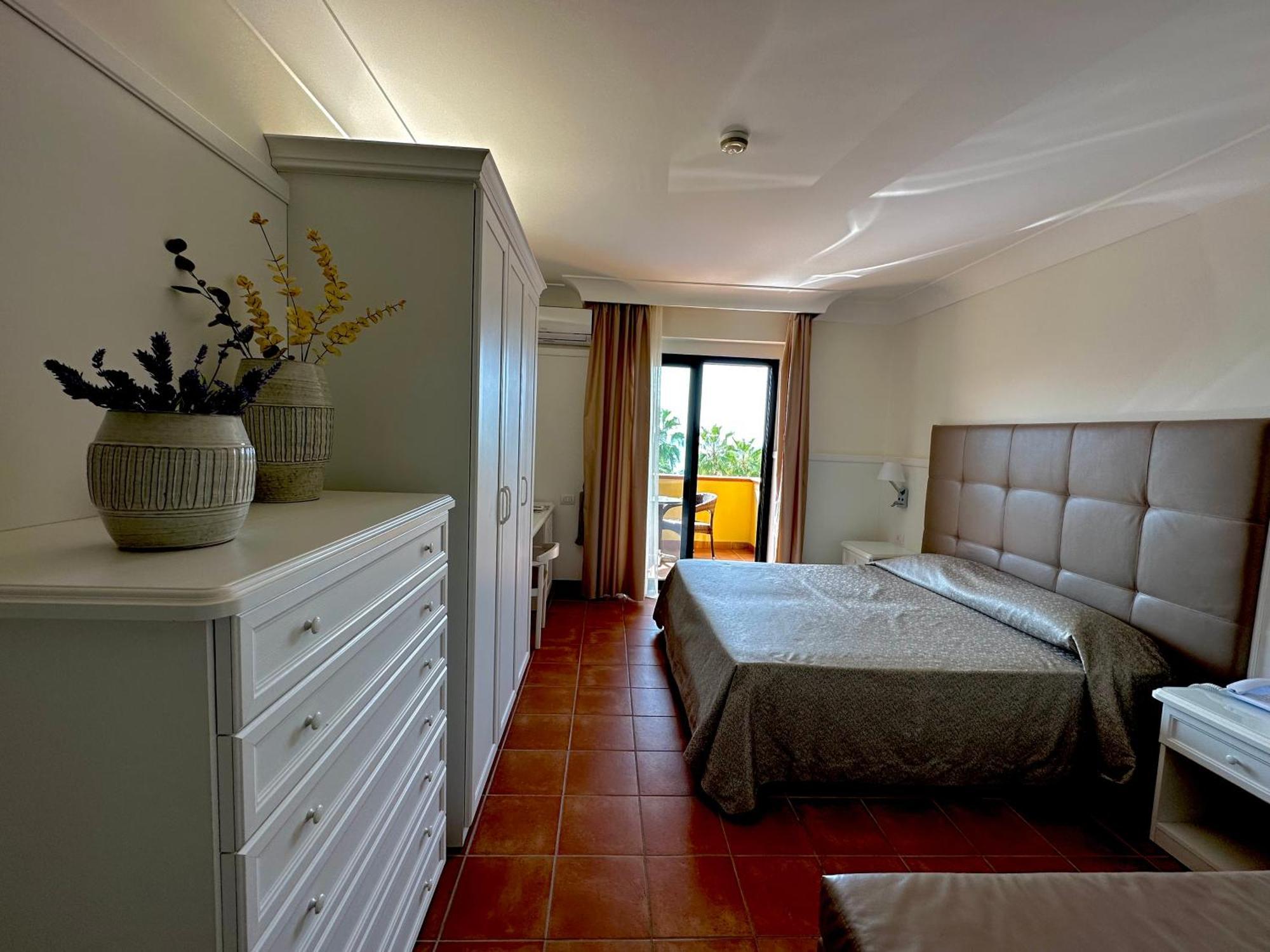 Baia Di Ulisse Wellness & Spa San Leone Esterno foto
